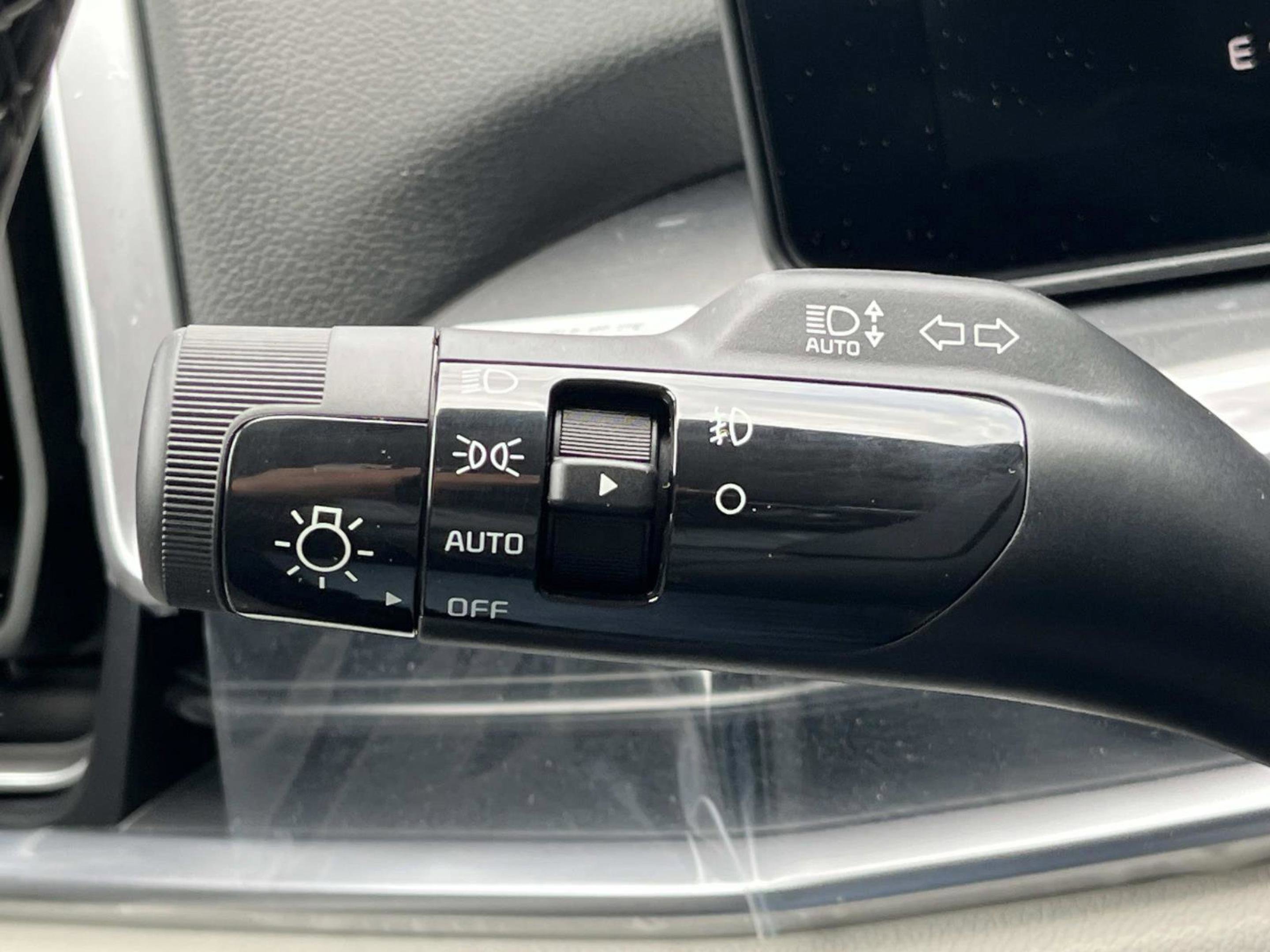 New 2026 Snow White Pearl Kia EX image 35