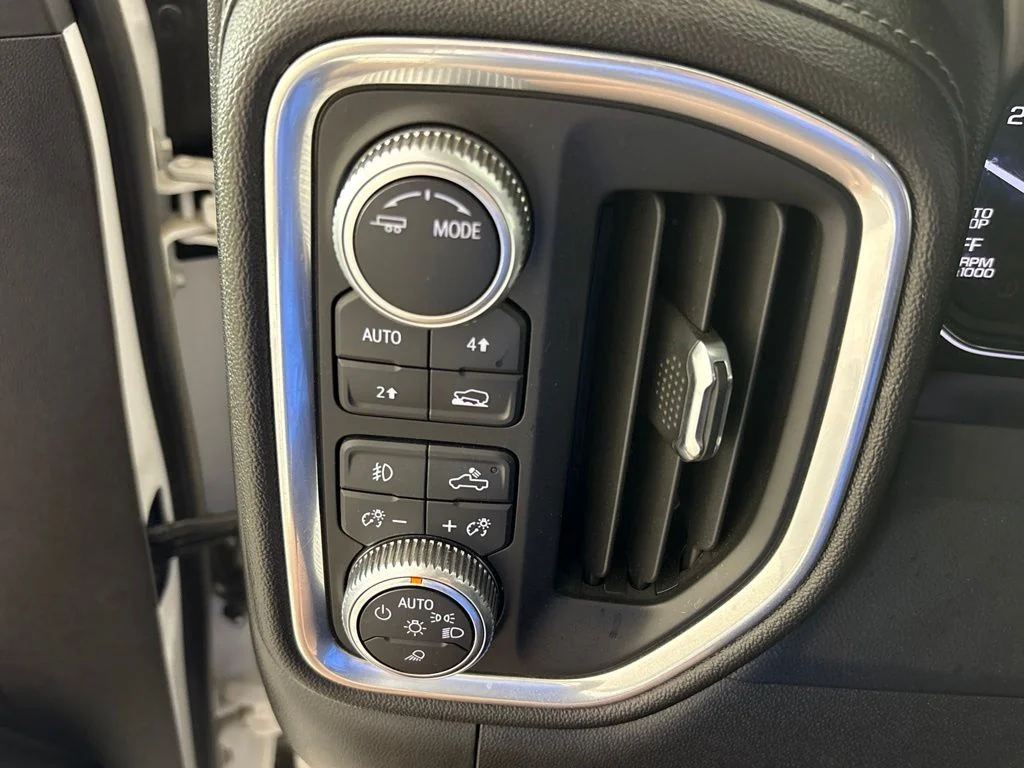 Used 2020 White GMC SLT image 43