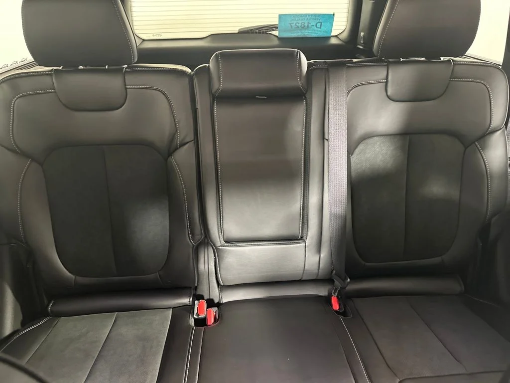New 2026 Velvet Red Pearl-Coat Exterior Paint Jeep Altitude image 25