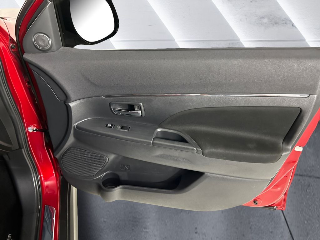Used 2022 Red Mitsubishi 2.0 ES image 15
