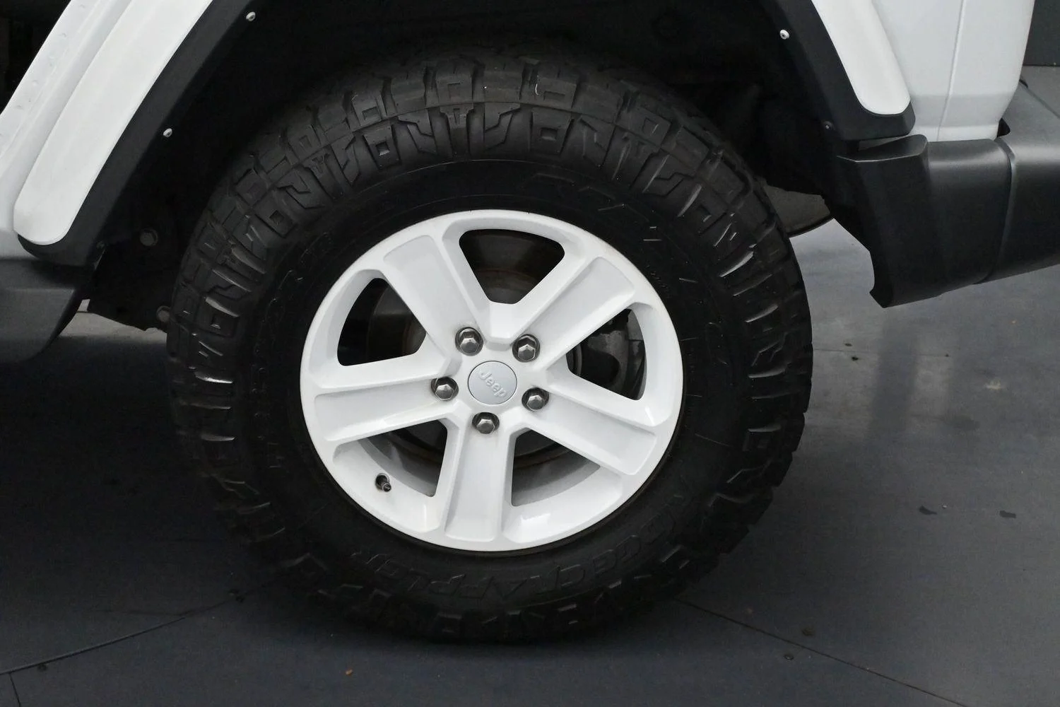 Used 2022 Bright White Clearcoat Jeep Unlimited Sahara image 35