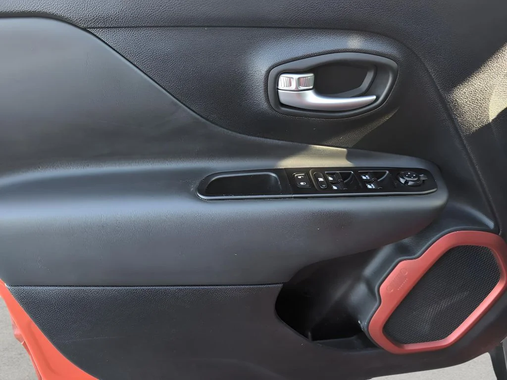 Used 2021 Omaha Orange Clearcoat Jeep Trailhawk image 11