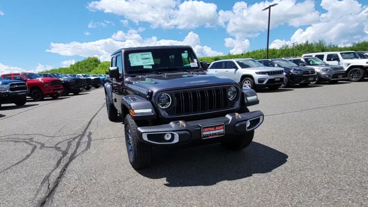 New 2026 Granite Crystal Metallic Clear-Coat Exterior Paint Jeep 85th Anniversary Edition image 3