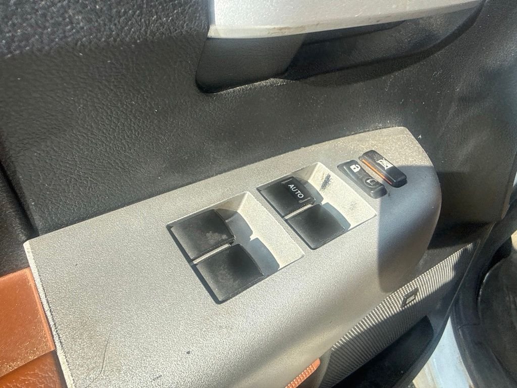 Used 2008  Toyota Limited image 23