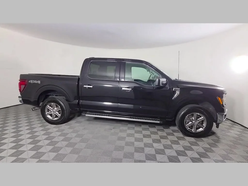 Used 2025 Black Metallic Ford XLT image 35