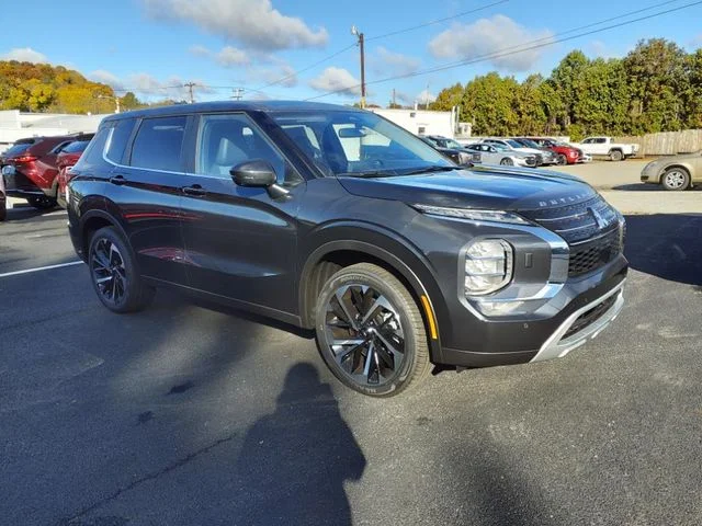 Used 2024 Gray Mitsubishi SE image 2