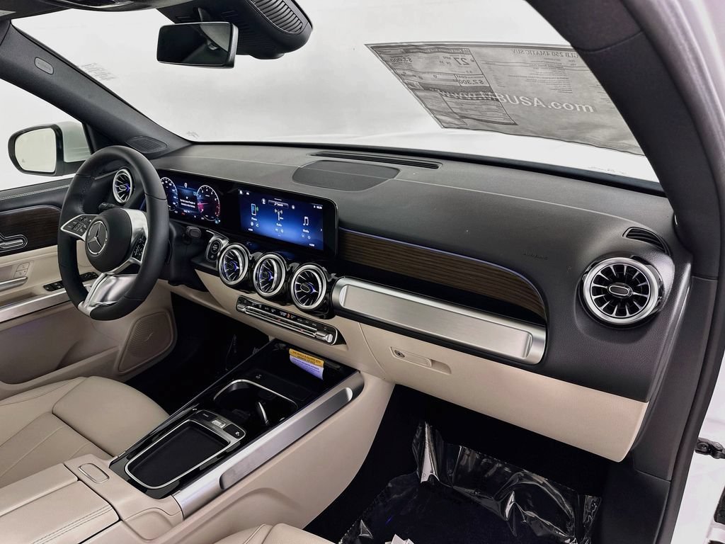 New 2026 Polar White Mercedes-Benz GLB 250 image 59
