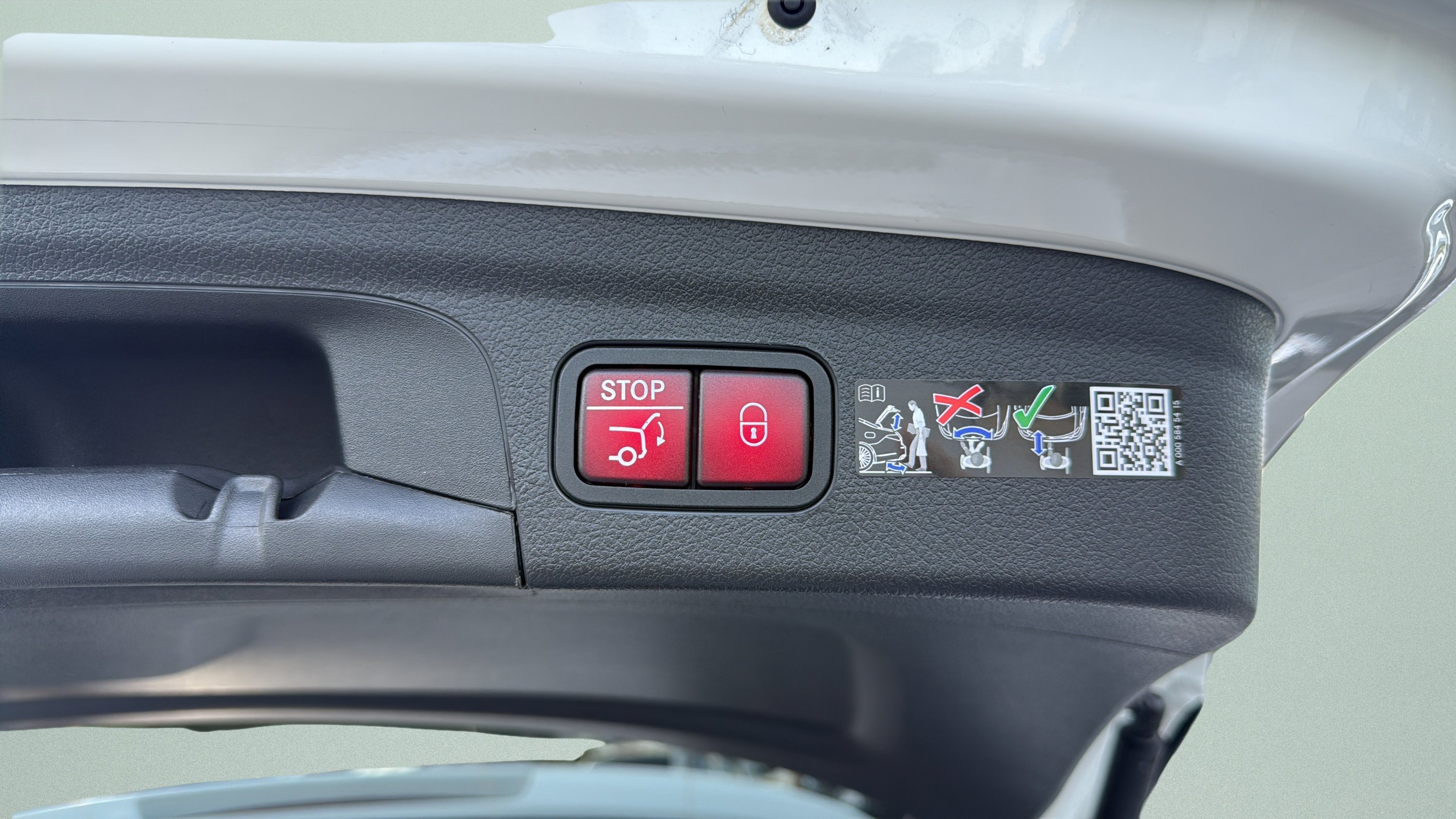 Certified Used 2026 Polar White Mercedes-Benz GLE 450 image 11