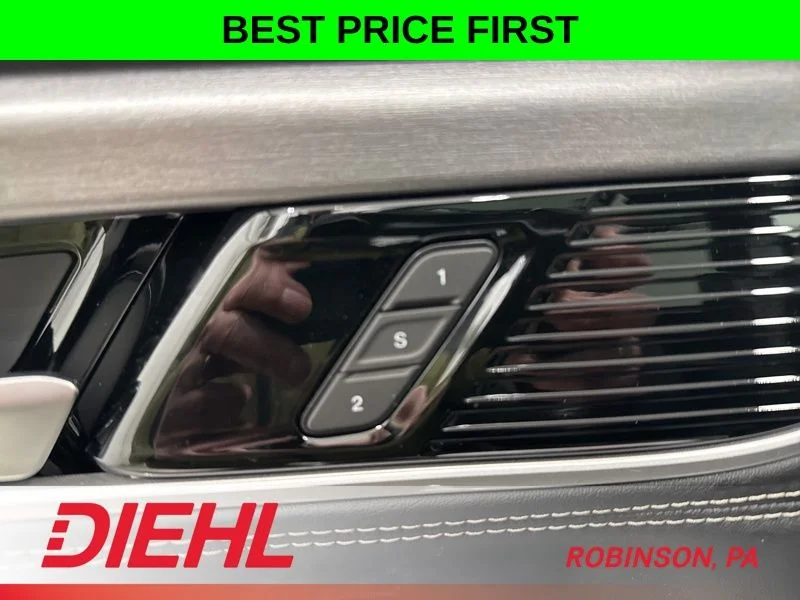 New 2026 Bright White Clear-Coat Exterior Paint Jeep Limited Altitude image 27