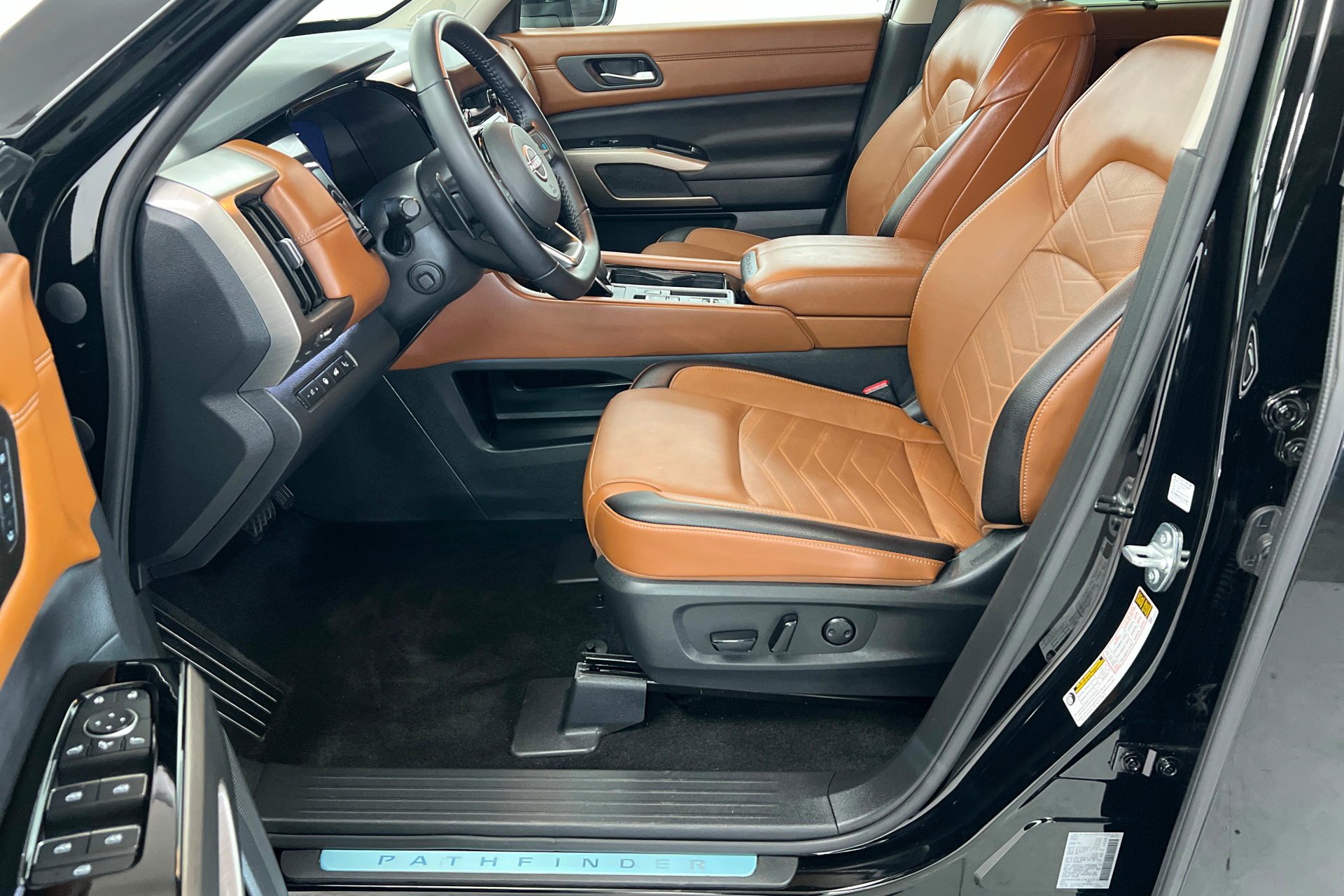 2025 Nissan Pathfinder Platinum - Photo 18