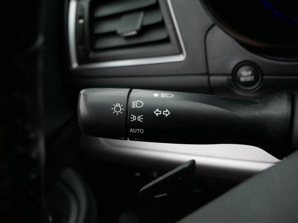 Used 2015 Black Subaru 2.5i image 27