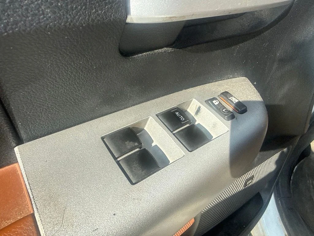 Used 2008  Toyota Limited image 23