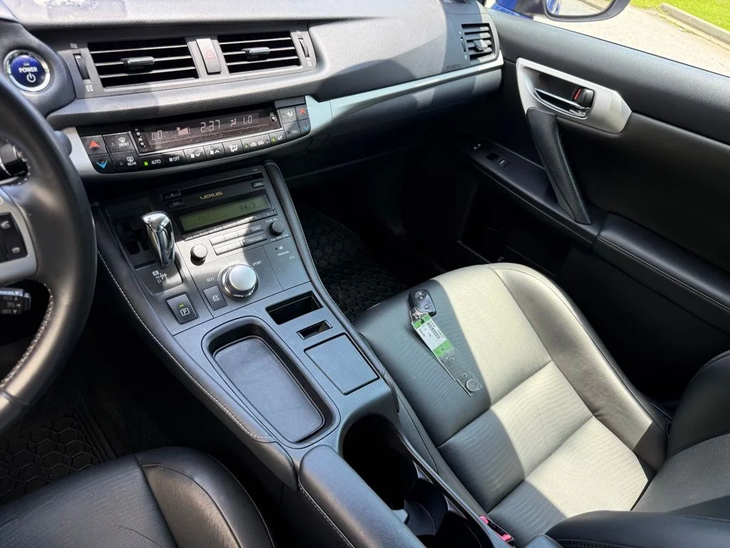 Used 2013 Blue Lexus 200h image 30