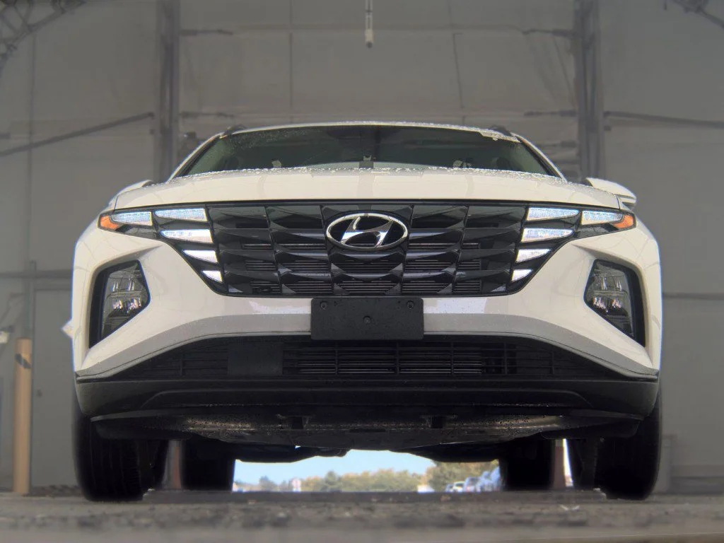 Used 2023 White Hyundai SEL image 3