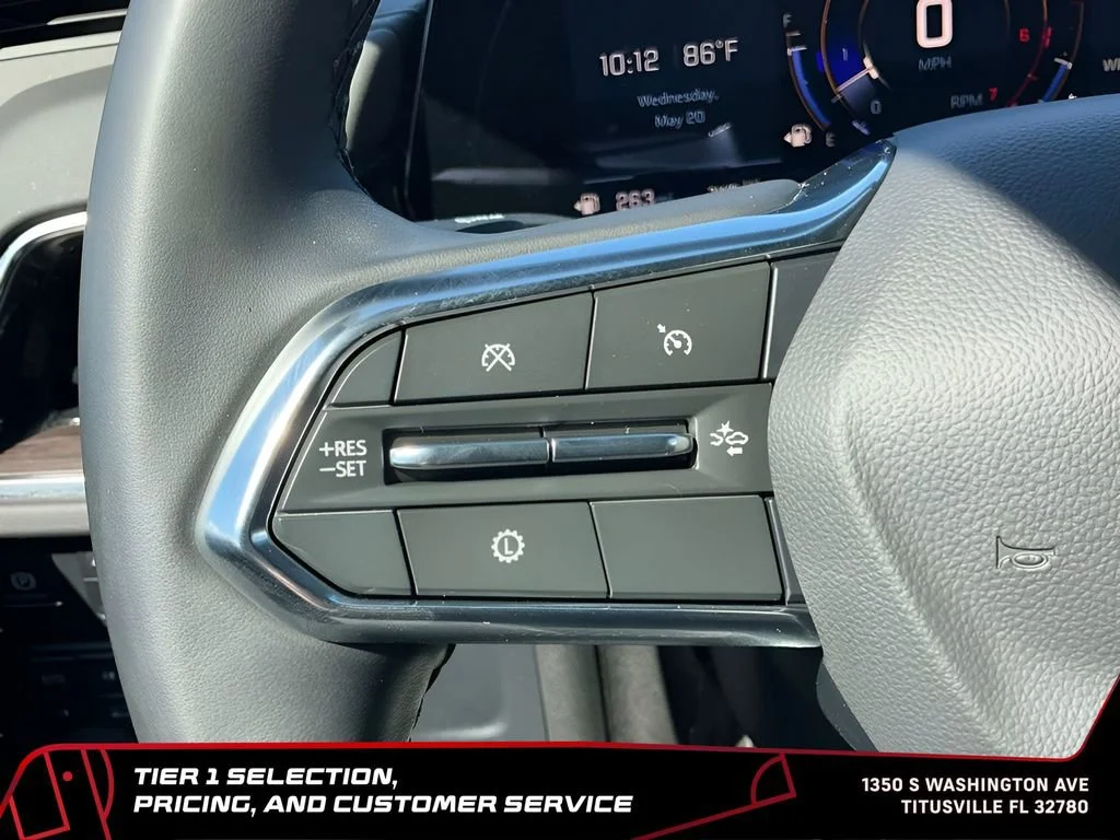 Used 2025 Summit White Chevrolet LT image 25