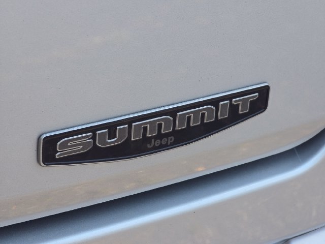 New 2026 Silver-Zynith Exterior Paint Jeep Summit Reserve image 34