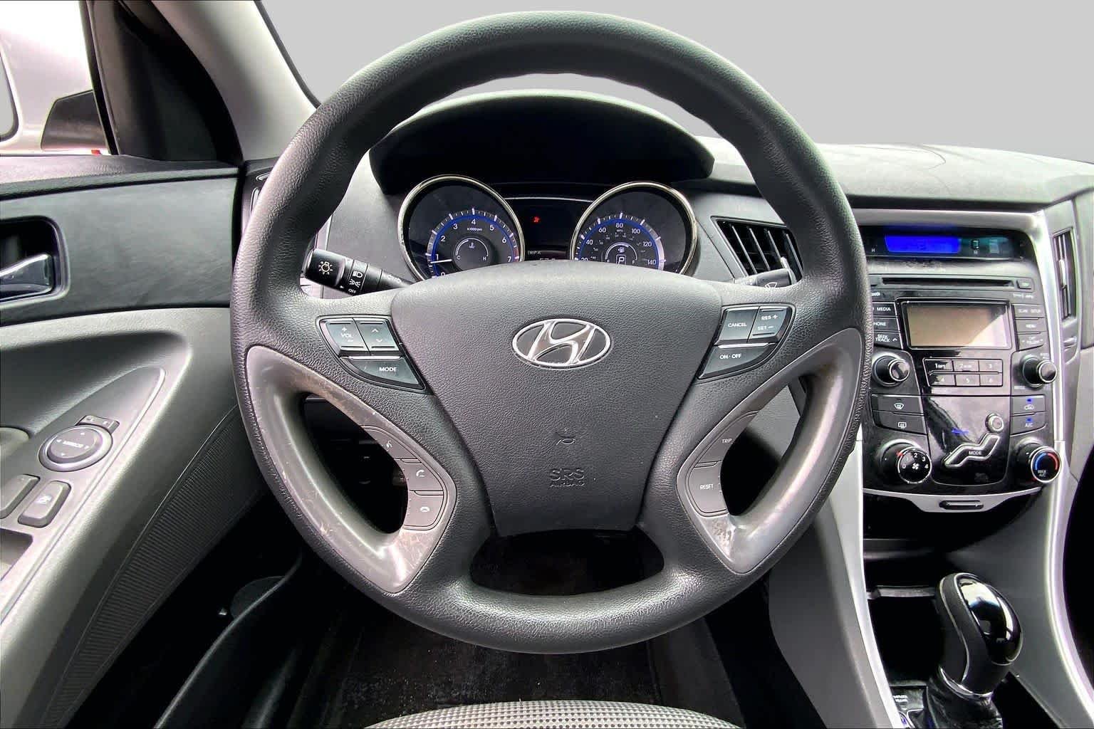 Used 2012 Radiant Silver Hyundai GLS image 6