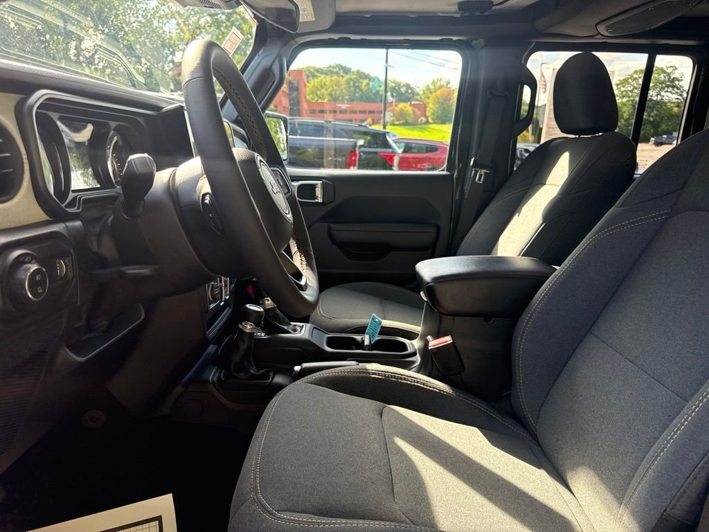 Used 2024 Green Jeep Sport S image 9