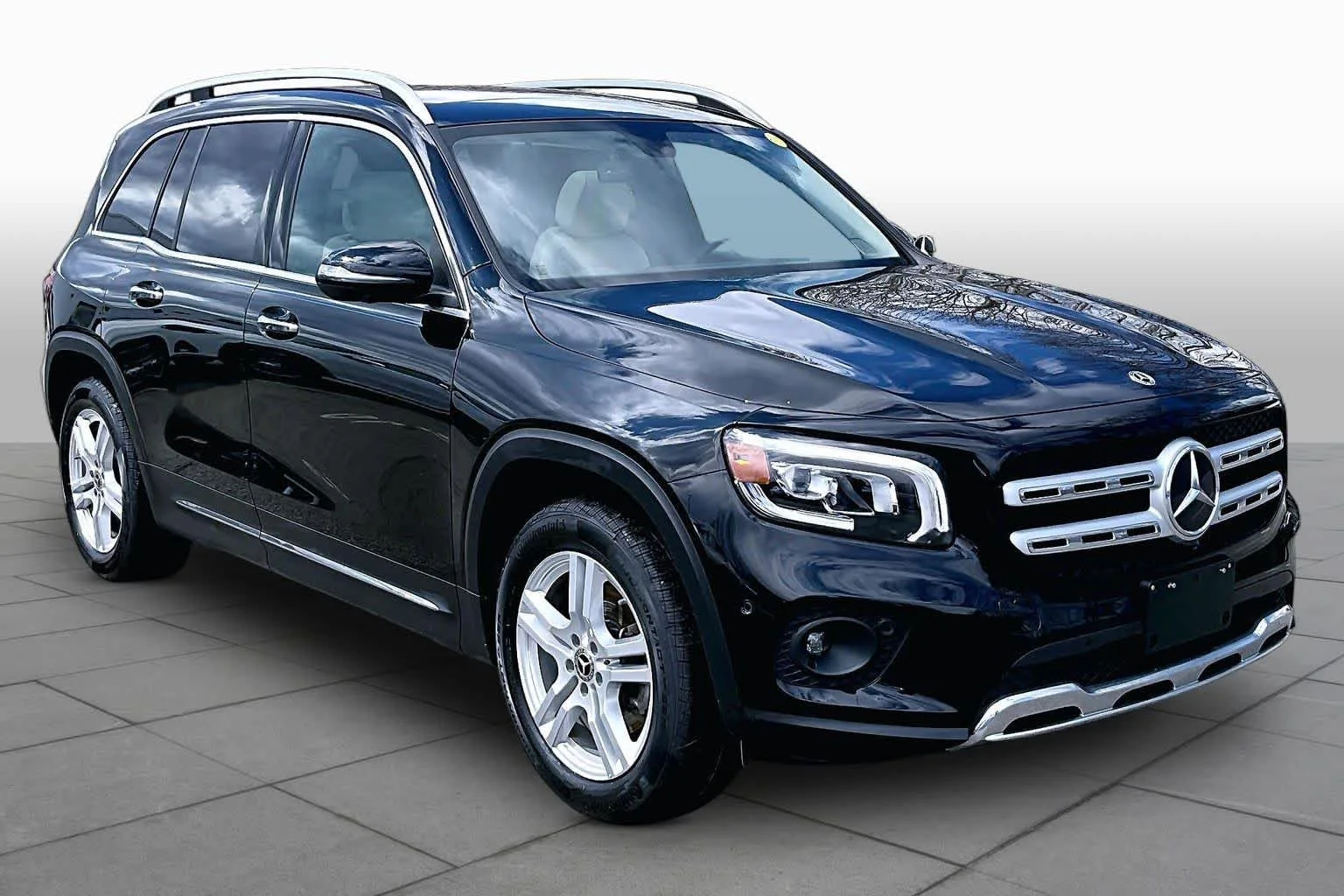Used 2023 Night Black Mercedes-Benz GLB 250 image 3
