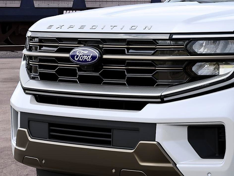 New 2027 Star White Metallic Tri-Coat Ford MAX King Ranch® image 17