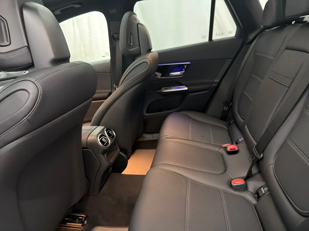 New 2027 Black Mercedes-Benz GLC 300 image 19