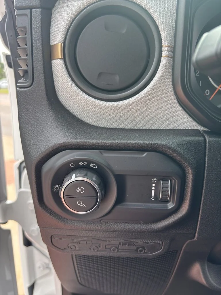 2025 Jeep Gladiator Nighthawk - Photo 15