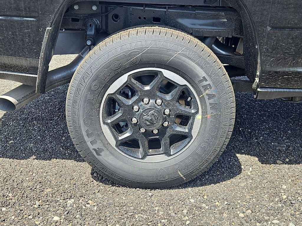 New 2026 Diamond Black Crystal Pearl-Coat Exterior Paint RAM Laramie image 9