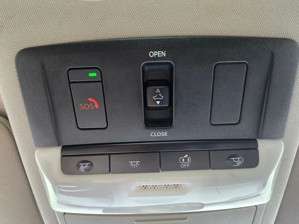 Used 2019 Red Nissan 2.5 SL image 34