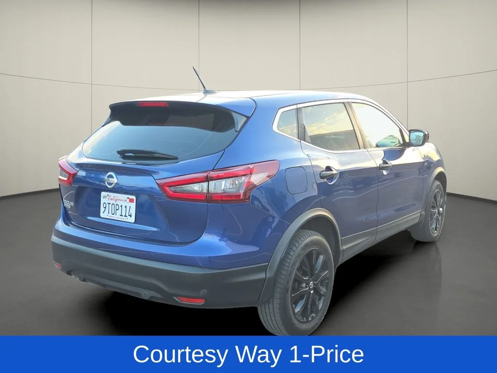 Used 2021 Blue Nissan S image 9