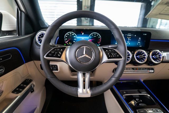 Used 2026 White Mercedes-Benz GLB 250 image 15