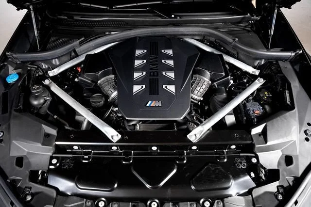 Used 2025 Black Sapphire Metallic BMW M60i image 11