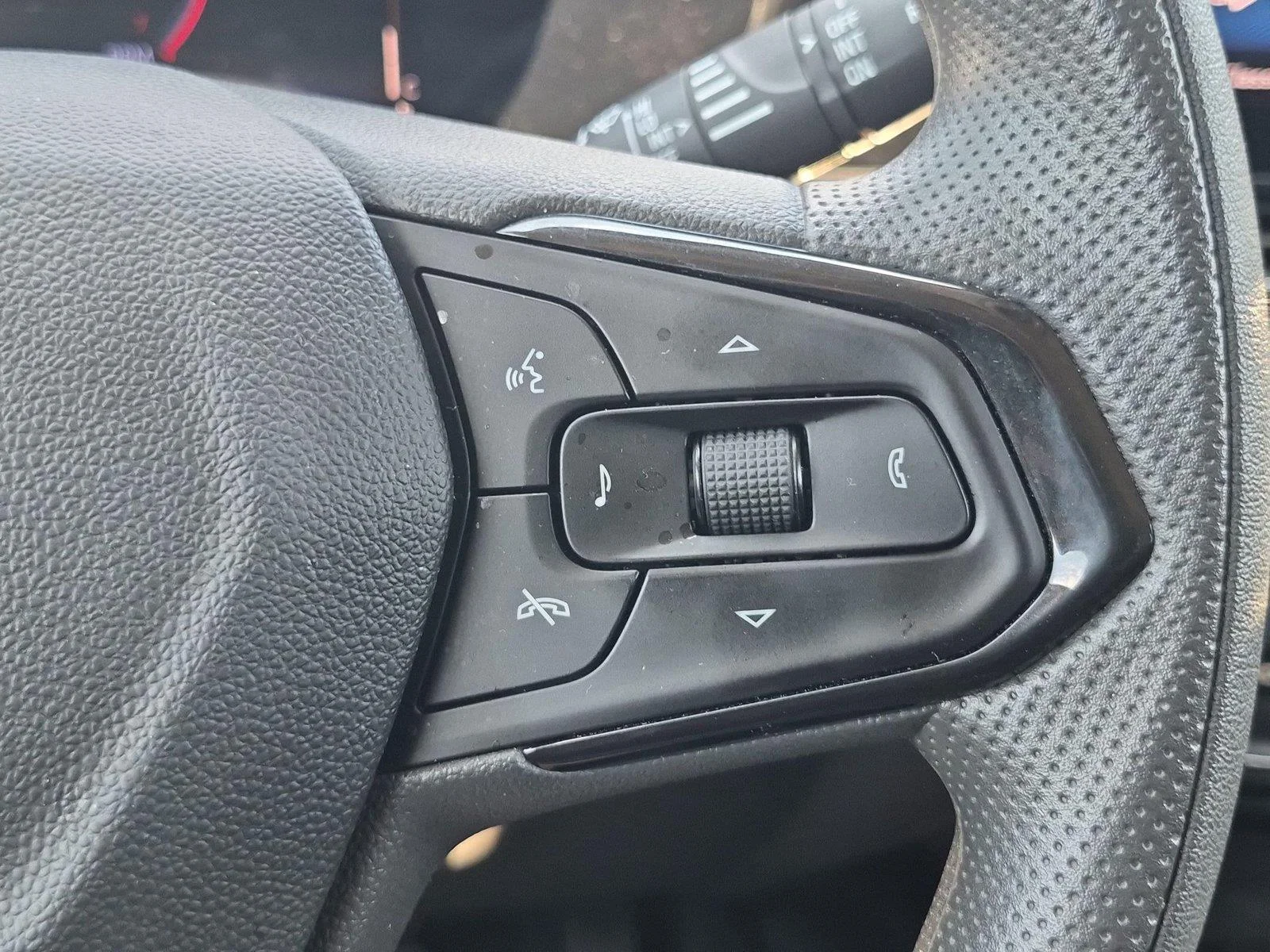 Used 2025 Cypress Gray Chevrolet LT image 21