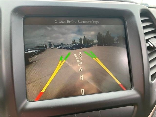Certified Used 2017 Bright White Clearcoat Jeep Latitude image 18