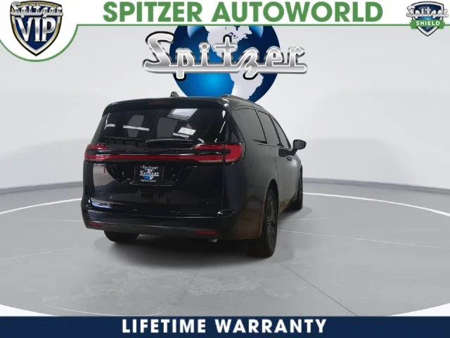 2026 Chrysler Pacifica Limited - Photo 10