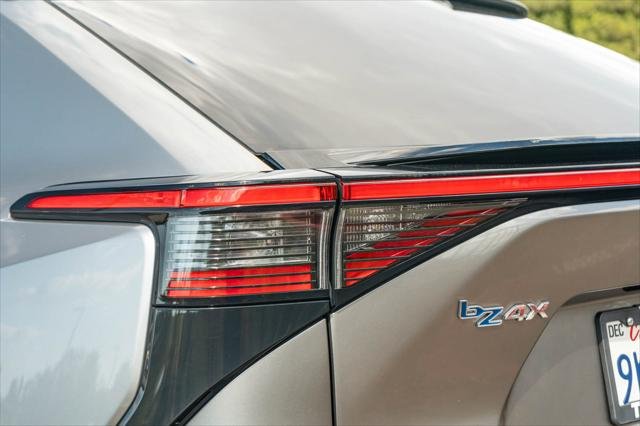 Certified Used 2023 PRECIOUS METAL Toyota  image 7
