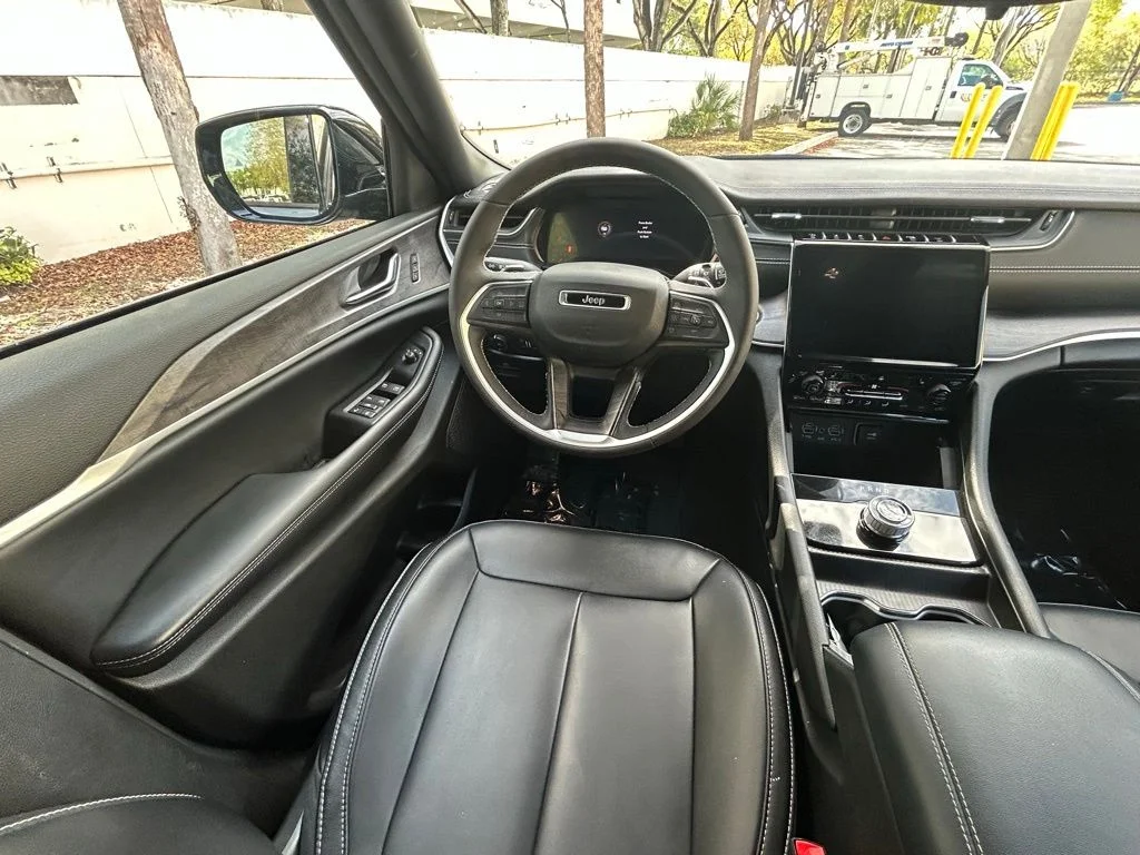 Used 2024 Gray Jeep Limited image 9