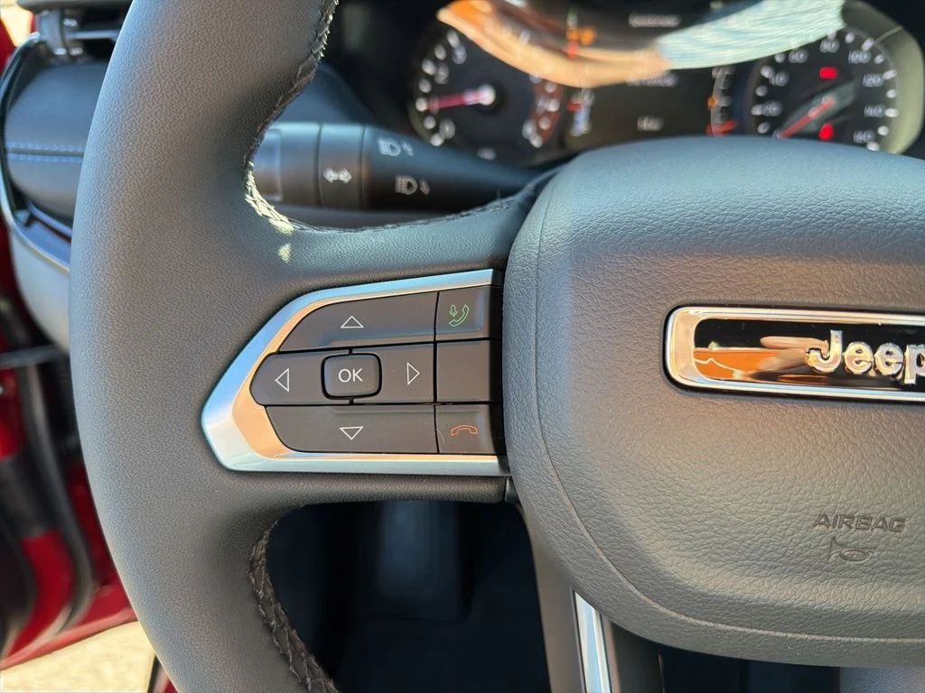 New 2026 Red Hot Pearl-Coat Exterior Paint Jeep Latitude image 45