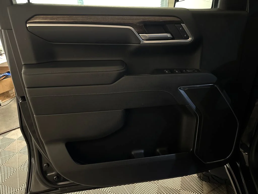 Used 2022  GMC Elevation image 13