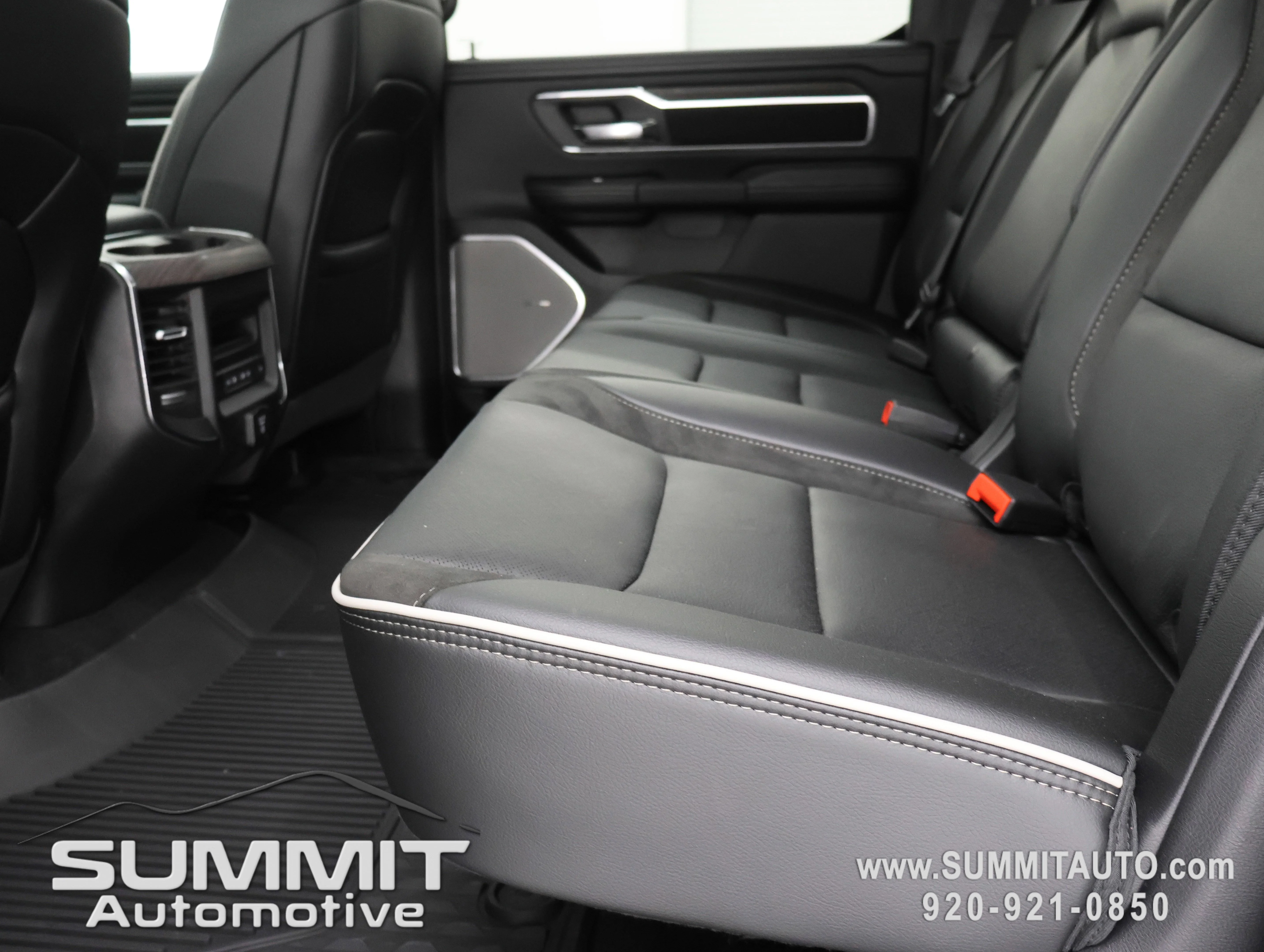 New 2026 Diamond Black Crystal Pearl-Coat Exterior Paint RAM Laramie image 37