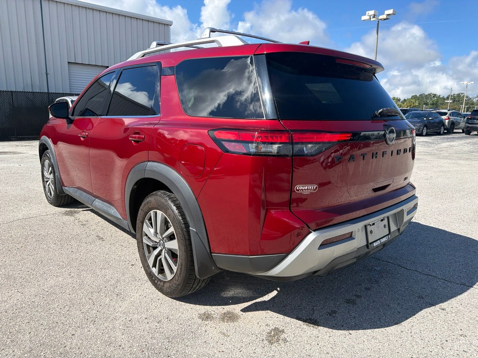 Used 2022 Red Nissan SL image 5