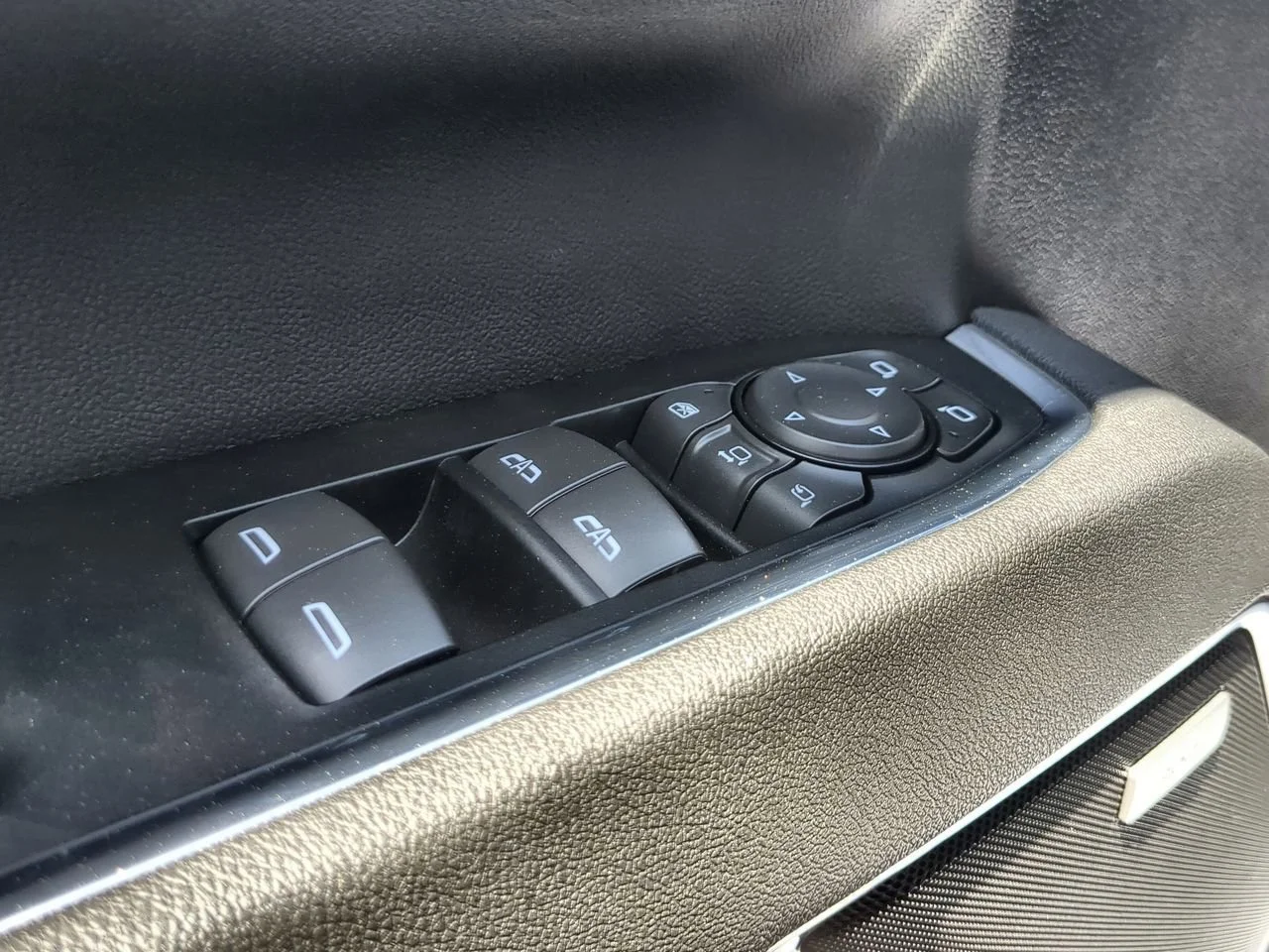 New 2026 Onyx Black GMC SLT image 24