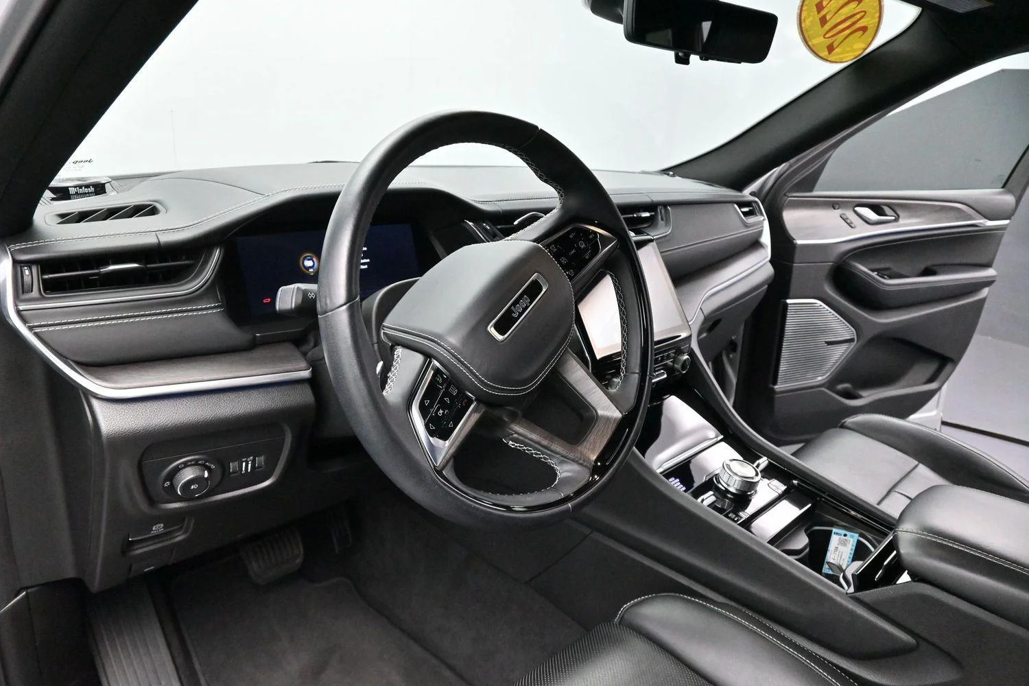 Used 2022 Silver Zynith Jeep Overland image 17