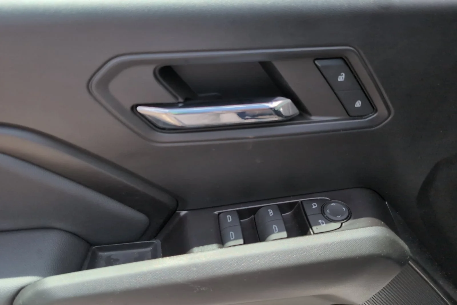 Used 2024 Summit White Chevrolet LT image 12