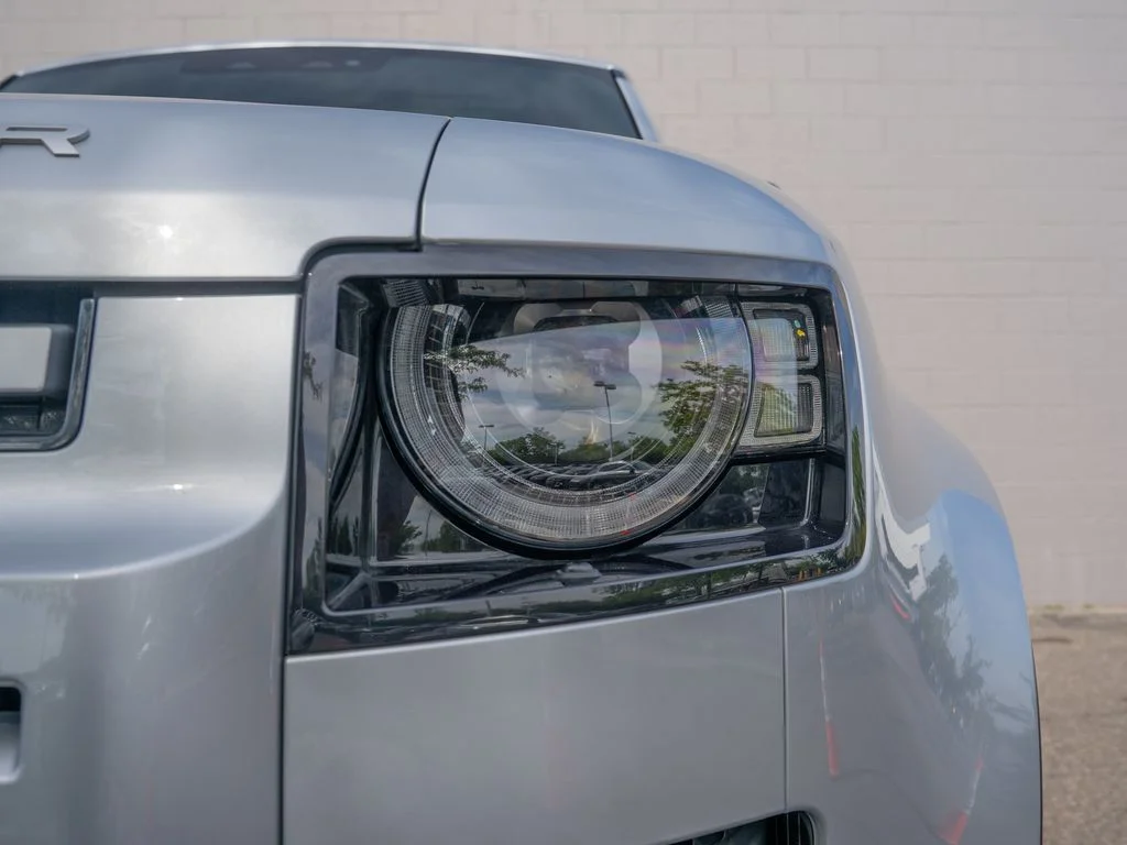 Used 2024  Land Rover SE image 11