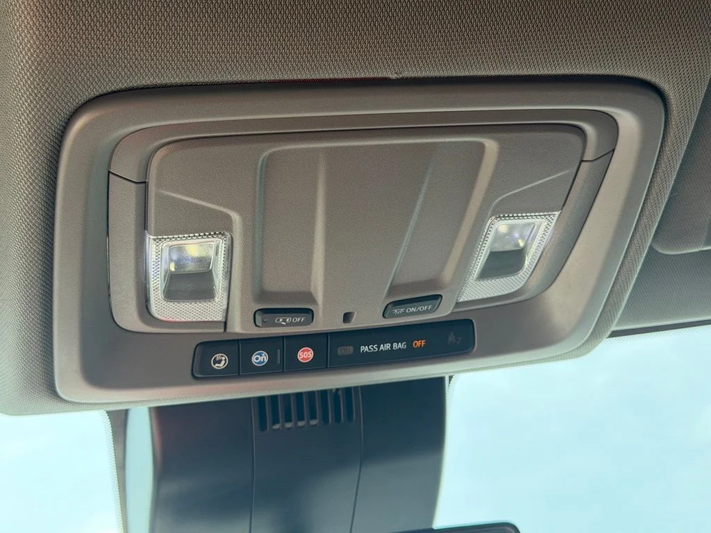 Used 2025 Silver GMC Elevation image 27