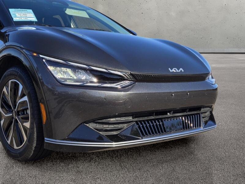 Used 2023 Gray KIA WIND RWD image 9