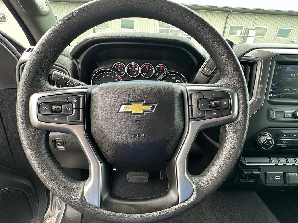 Used 2022 Silver Chevrolet Custom image 32