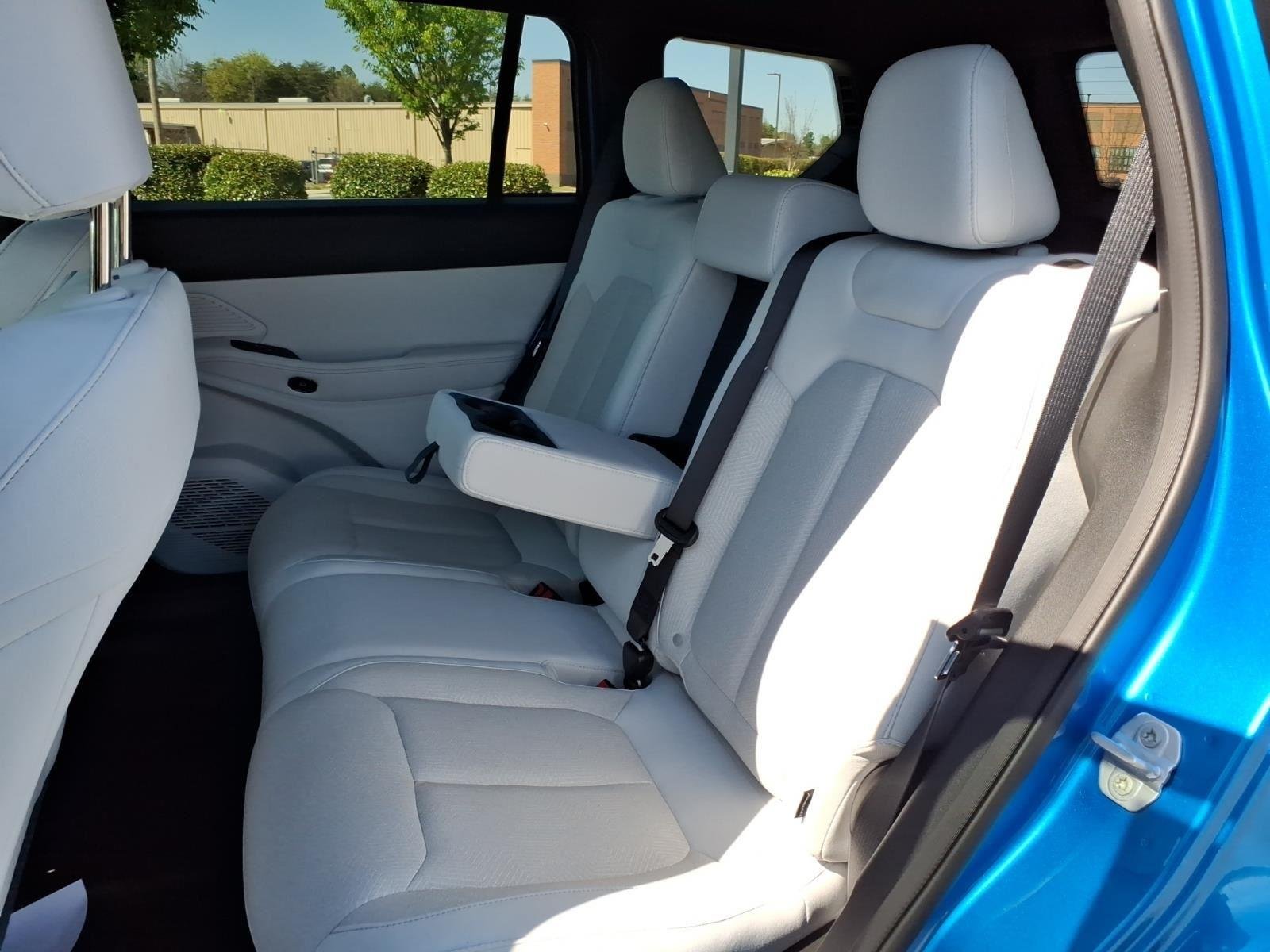 New 2026 Hydro Blue Pearl-Coat Exterior Paint Jeep  image 19