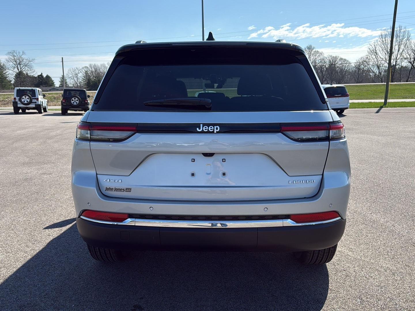 New 2026 Silver Zynith Jeep Laredo X image 15