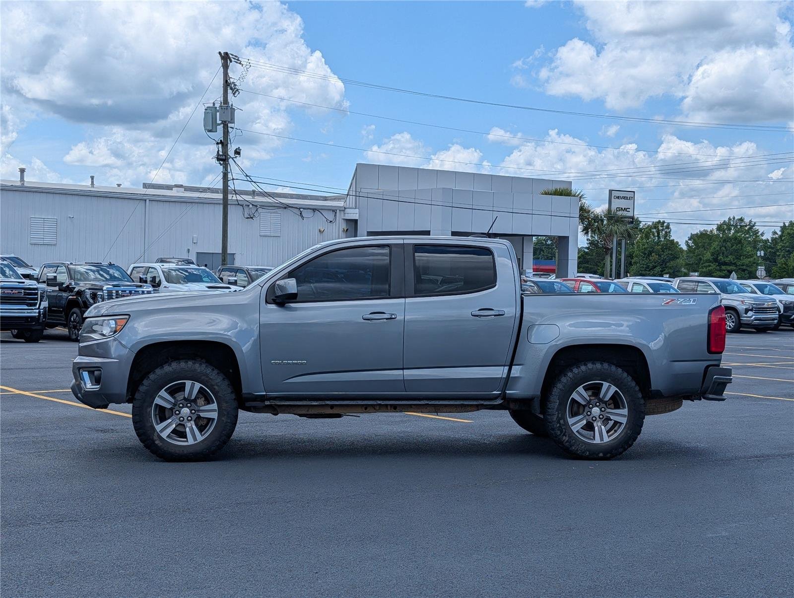 Used 2018 STERLING GRAY METALLIC Chevrolet 4WD Z71 image 2